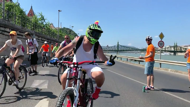 Being happy at the I bike Budapest 2021 march. The images and videos generated by the audience of the event can help increase audience engagement of npnprofit campaigns